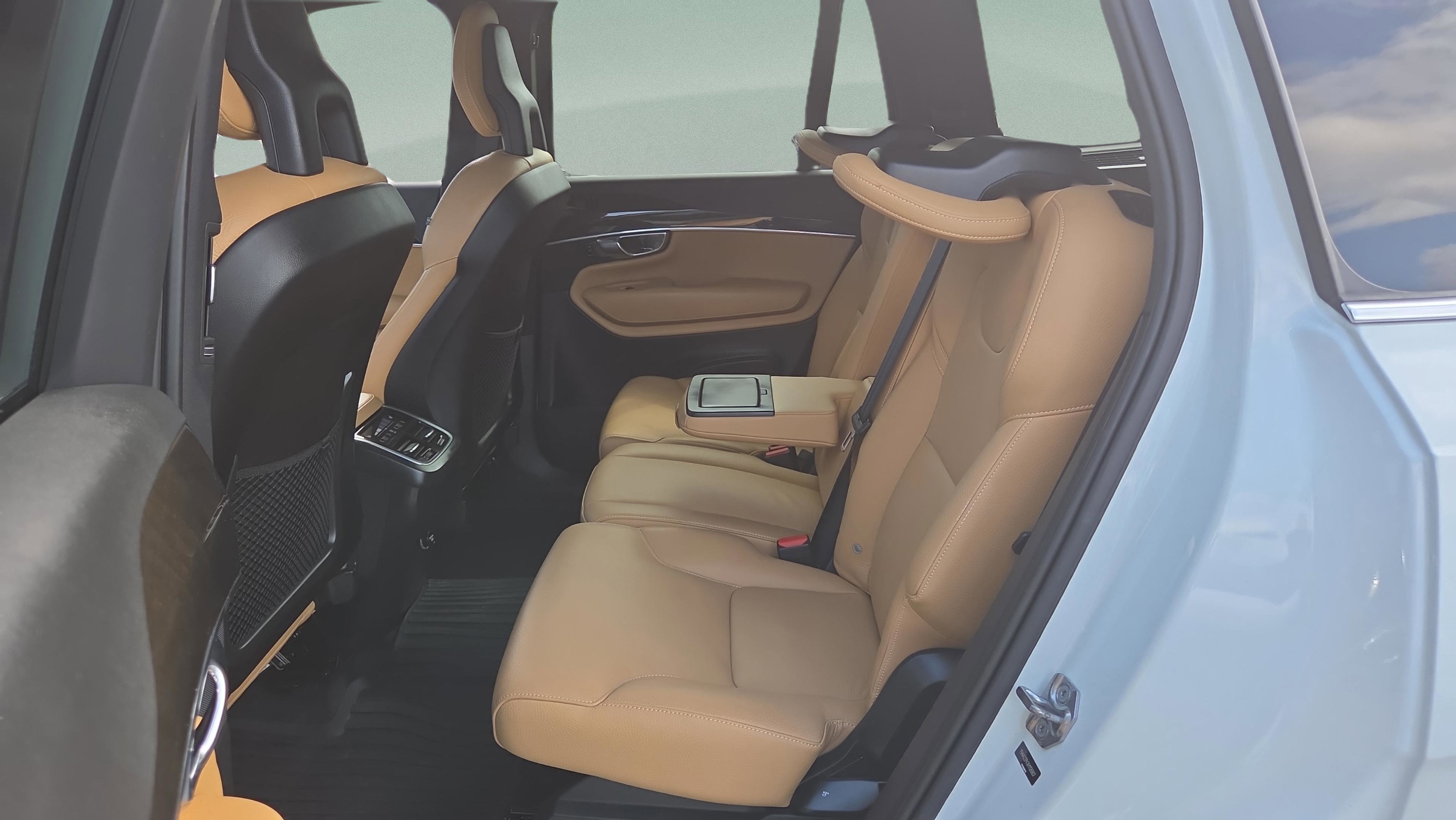 Used 2017 Volvo XC90 T6 Momentum w/ Vision Package AWD/4WD image 11