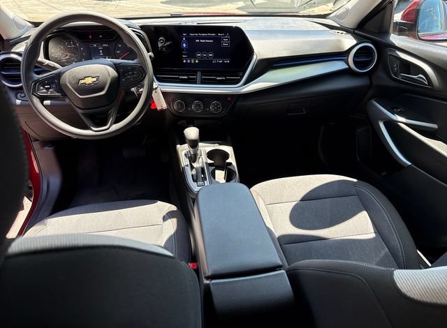 Used 2025 Chevrolet Trax LS w/ LS Convenience Package FWD image 12