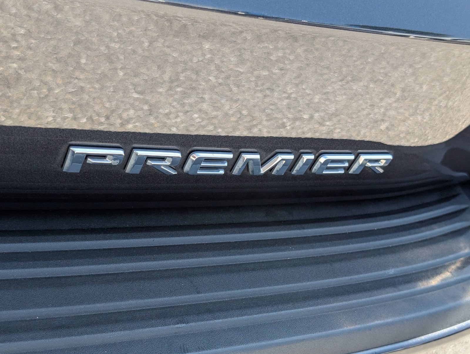 Used 2022 Chevrolet Tahoe Premier AWD/4WD image 10
