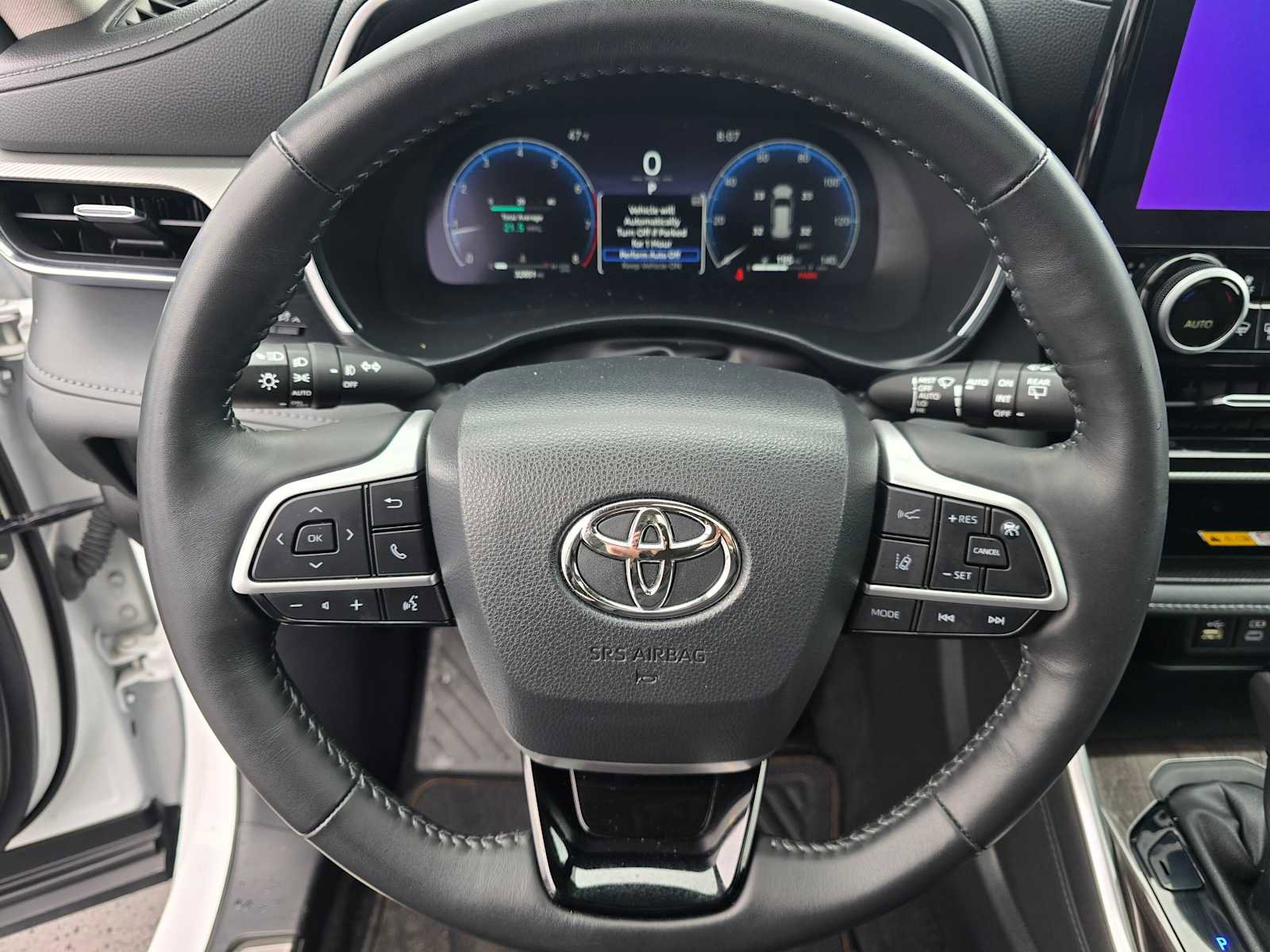 Used 2024 Toyota Highlander Platinum AWD/4WD image 30