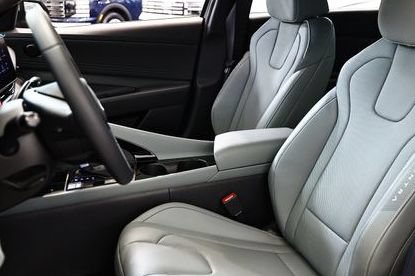 New 2026 Hyundai Elantra Limited FWD image 9