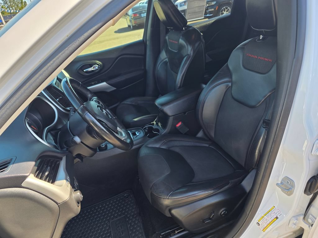 Used 2018 Jeep Cherokee Trailhawk AWD/4WD image 4
