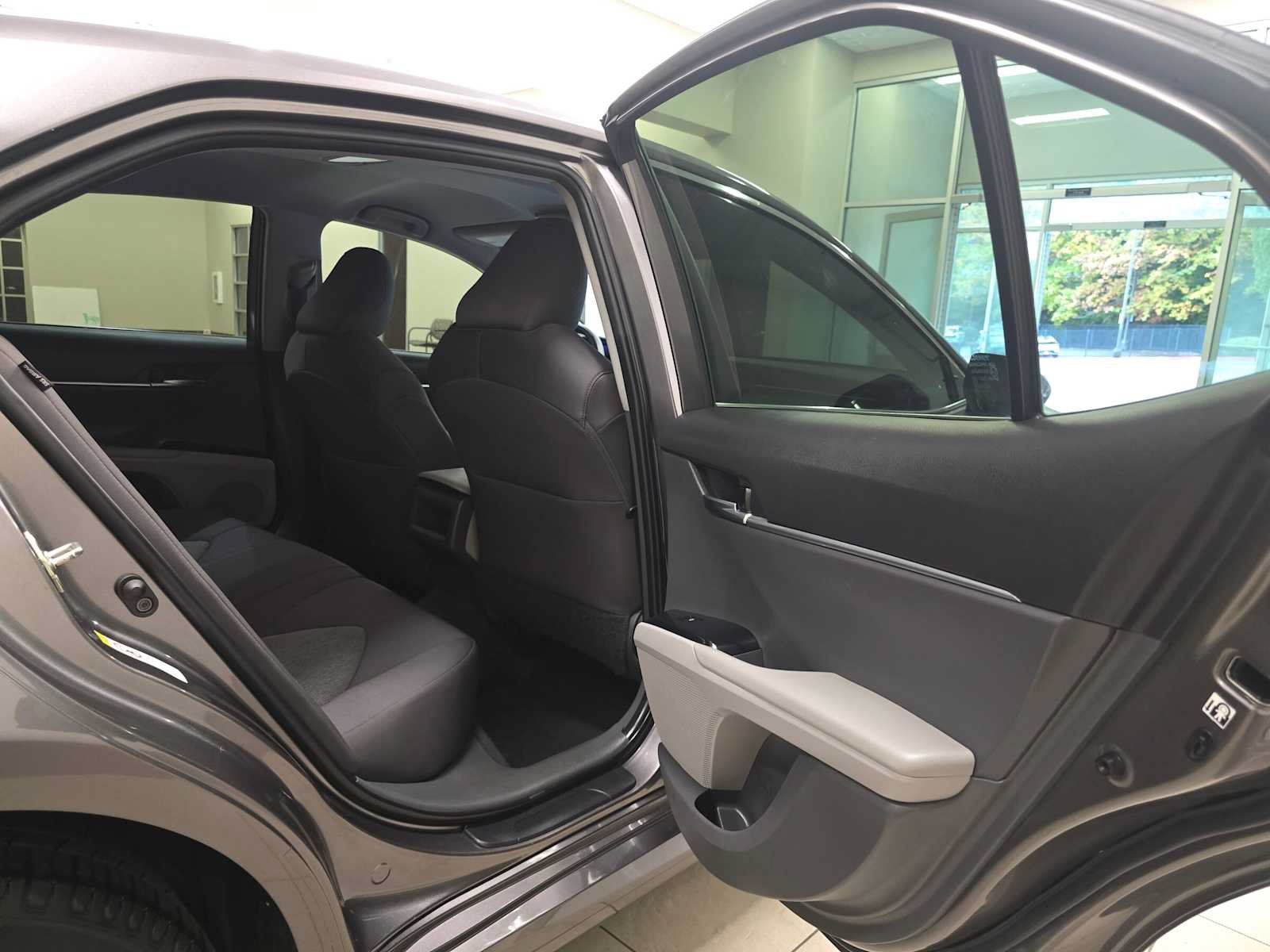 Used 2018 Toyota Camry LE FWD image 25