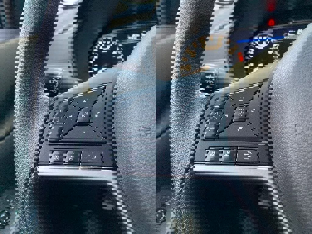 Used 2025 Nissan Altima 2.5 SV image 14