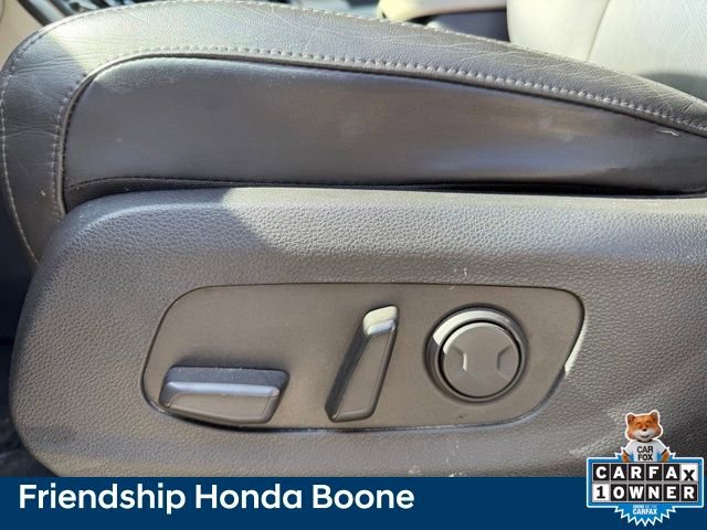 Used 2022 Kia Carnival LX image 16