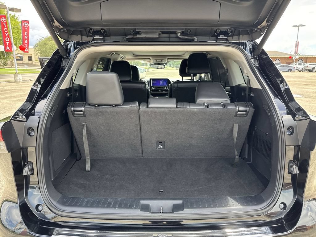 Used 2024 Toyota Highlander Platinum FWD image 35