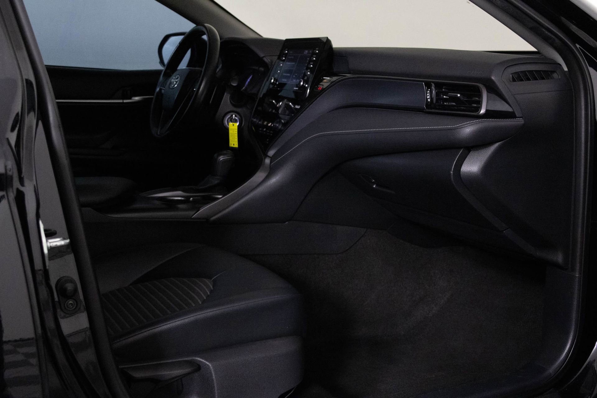 Used 2021 Toyota Camry SE image 38