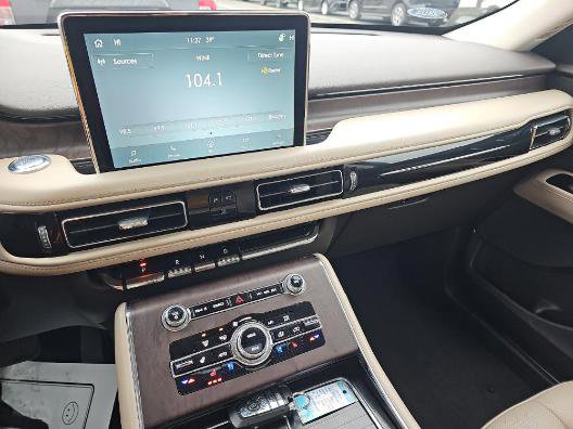 Used 2023 Lincoln Aviator Reserve w/ Equipment Group 201A image 12