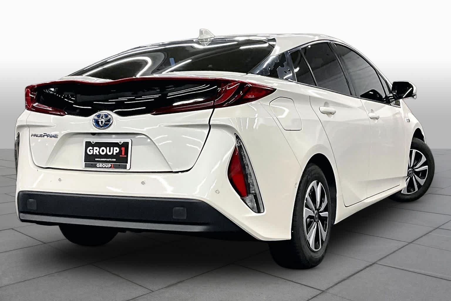 Used 2018 Toyota Prius Prime Advanced FWD image 12