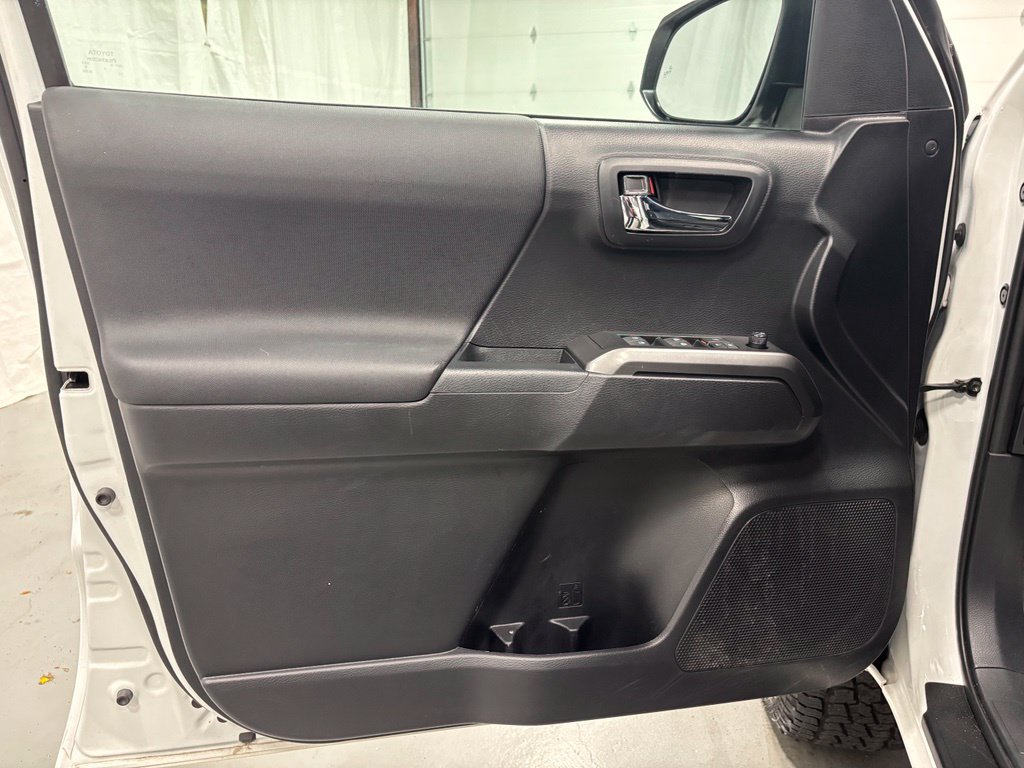 Used 2021 Toyota Tacoma TRD Sport w/ Technology Package AWD/4WD image 8