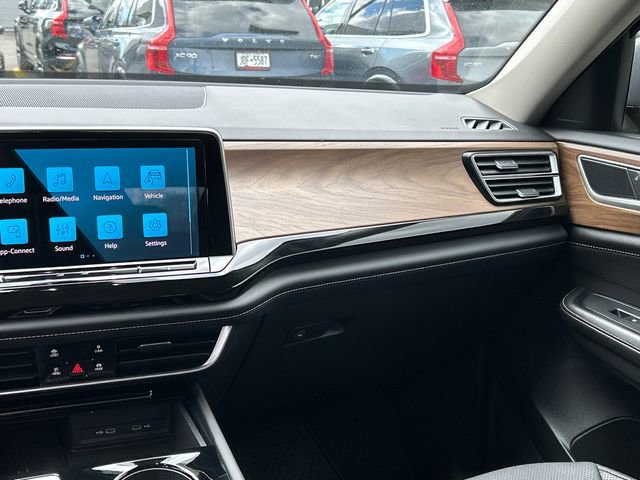 Certified 2025 Volkswagen Atlas SE w/ Black Wheel Package image 25