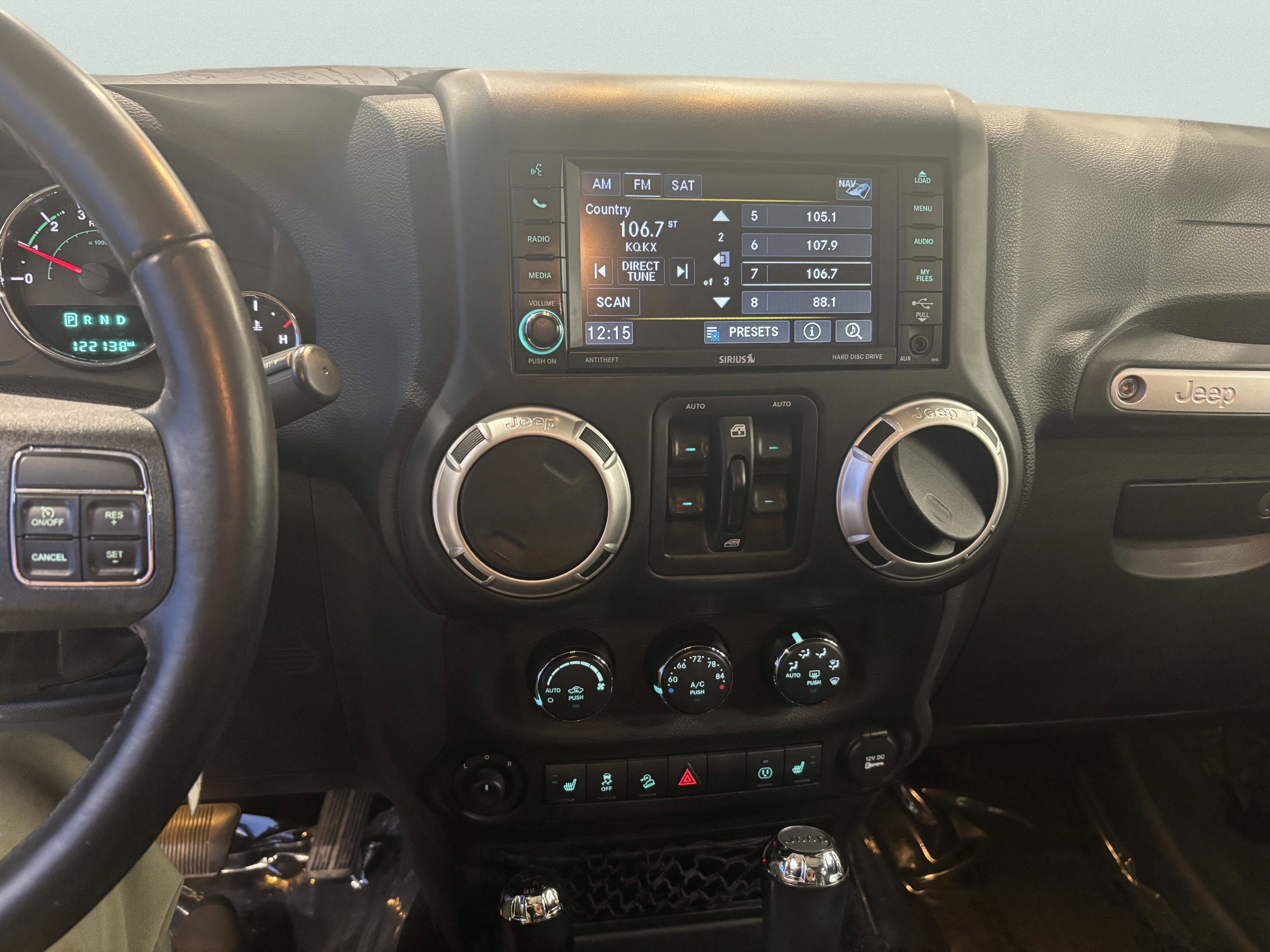 Used 2015 Jeep Wrangler Unlimited Sahara w/ Connectivity Group image 18