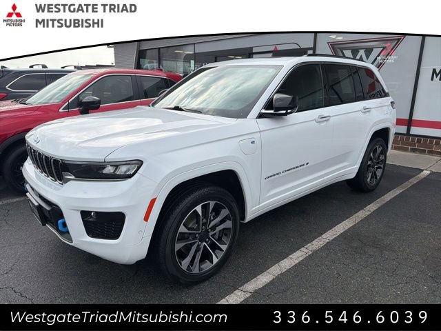 Used 2023 Jeep Grand Cherokee Overland AWD/4WD image 3