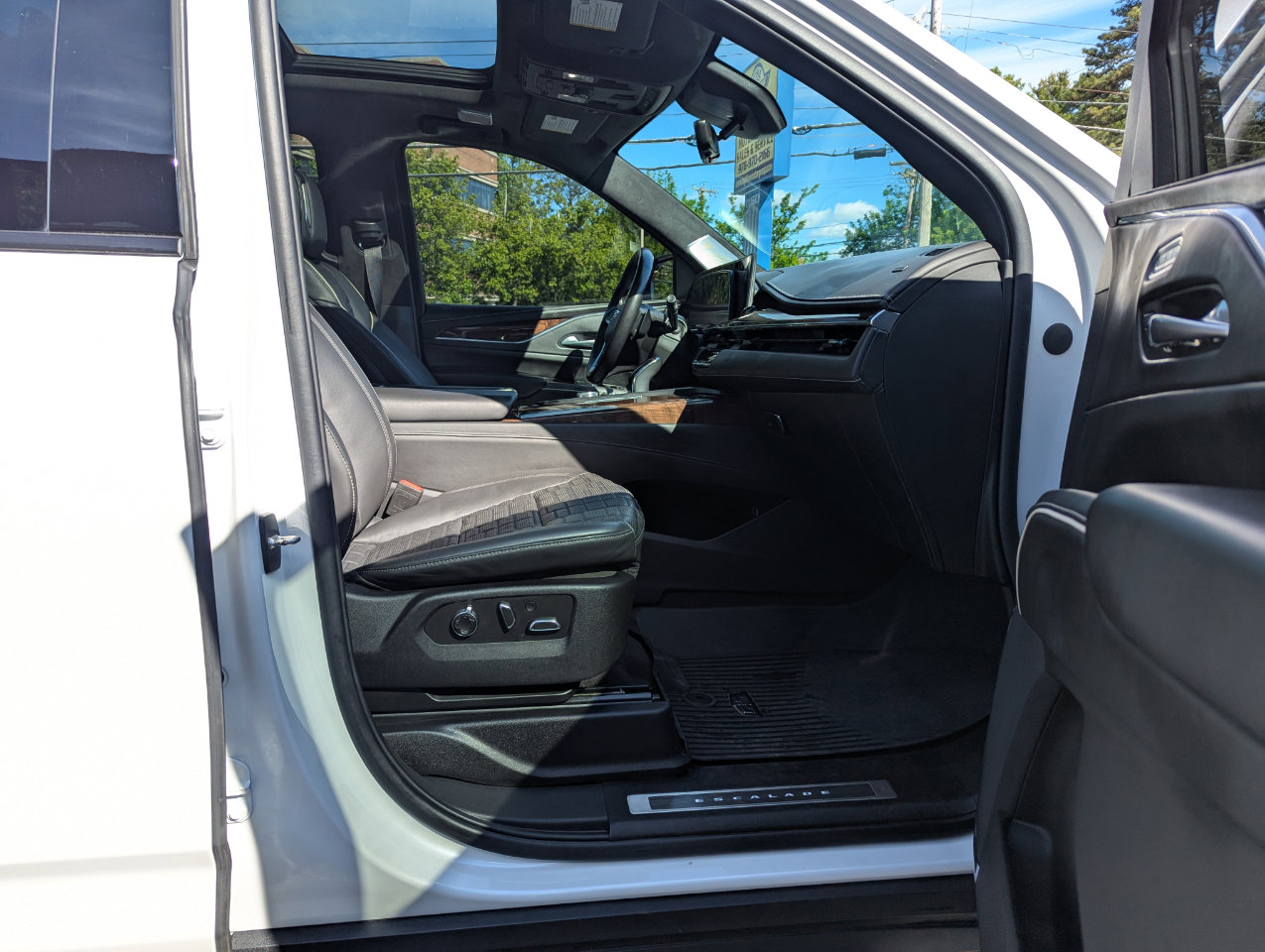 Used 2022 Cadillac Escalade ESV Sport Platinum AWD/4WD image 36