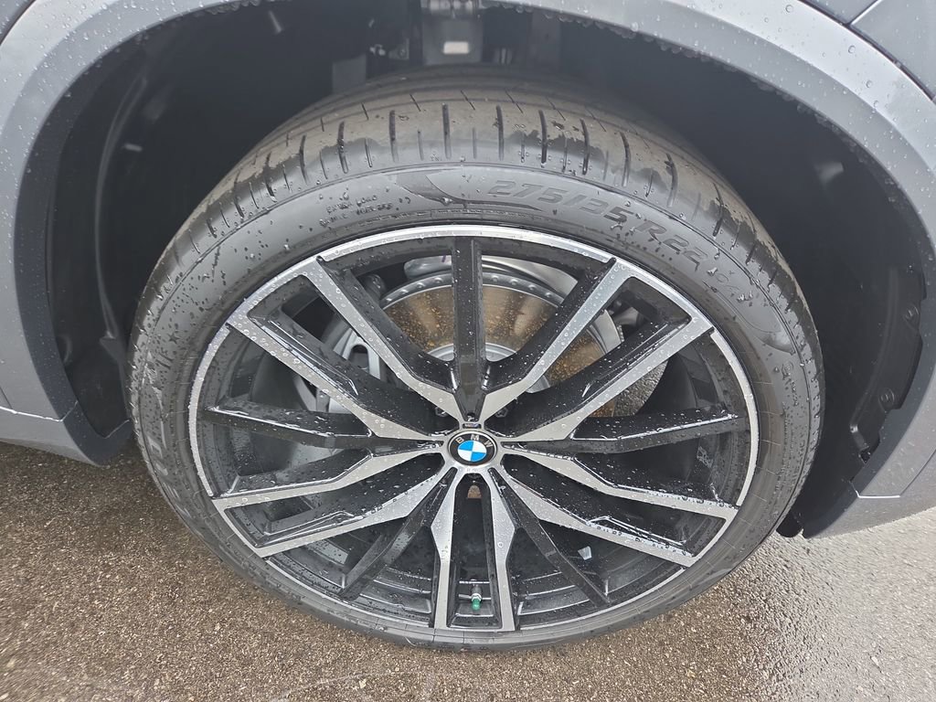 New 2026 BMW X5 xDrive40i w/ Executive Package image 2