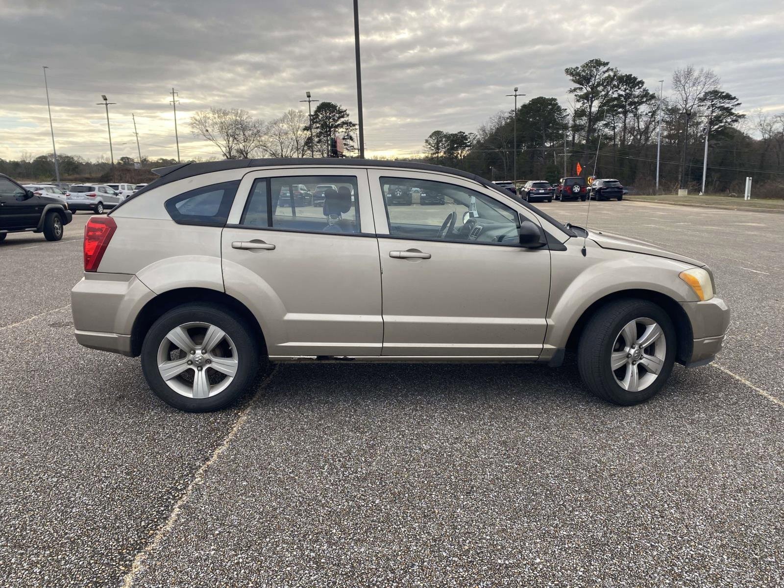 Used 2010 Dodge Caliber SXT image 8