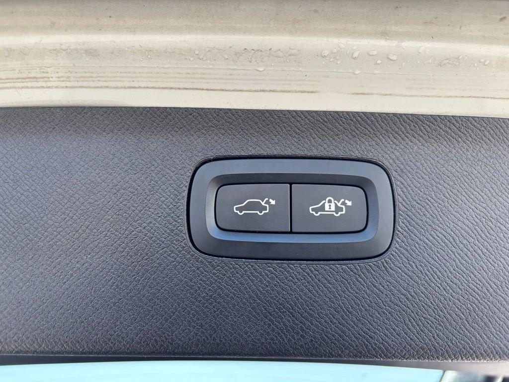 Used 2021 Volvo XC90 T6 Momentum AWD/4WD image 27