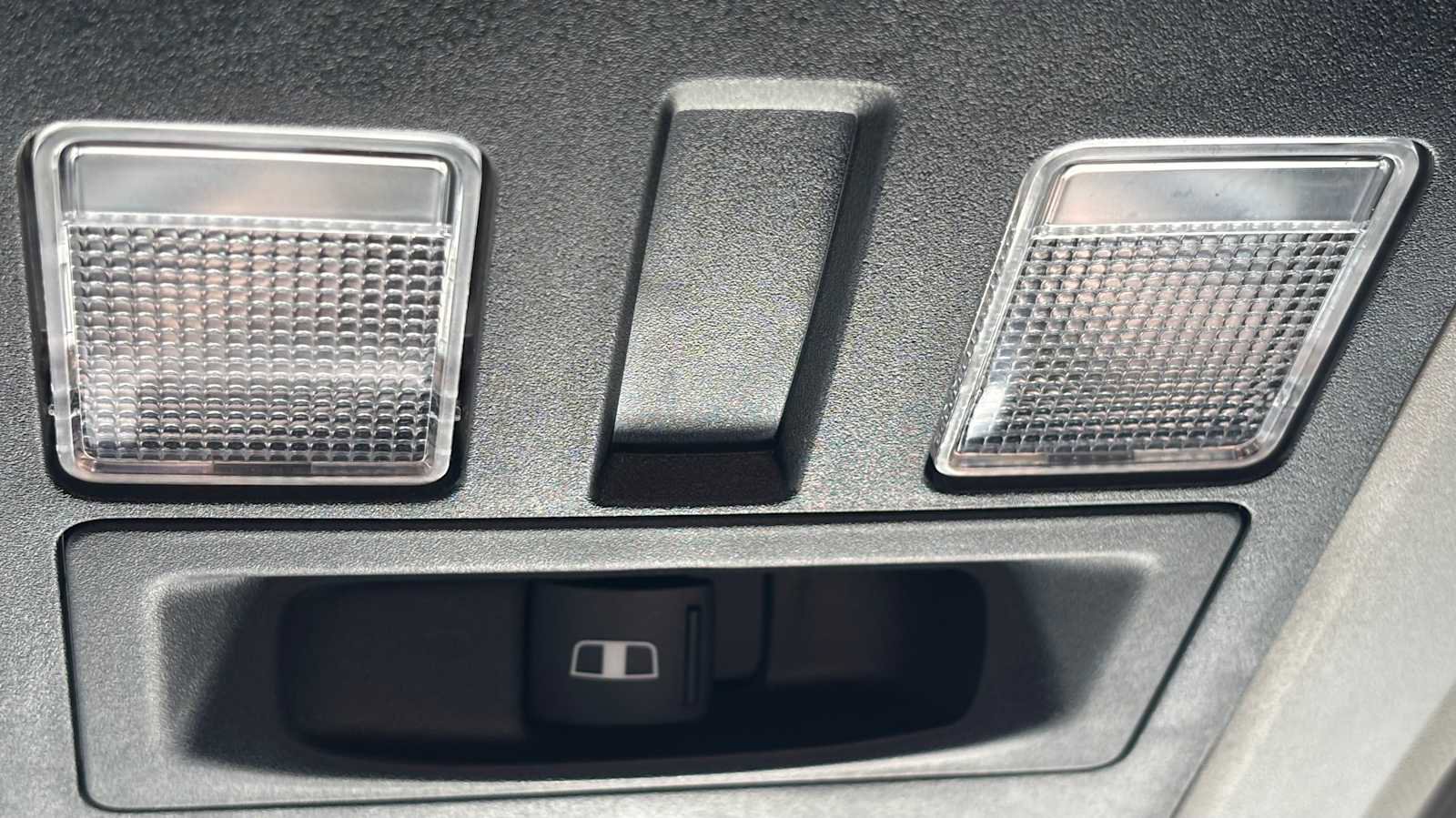 Used 2020 RAM 1500 Classic SLT w/ Luxury Group image 33