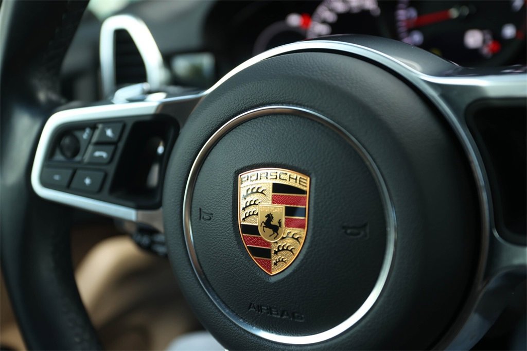 Used 2022 Porsche Cayenne Platinum Edition image 21