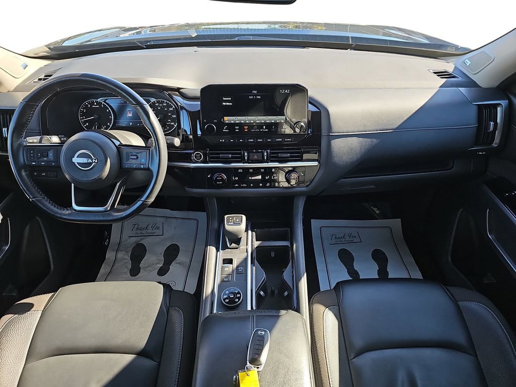 Used 2023 Nissan Pathfinder SL w/ SL Premium Package image 11