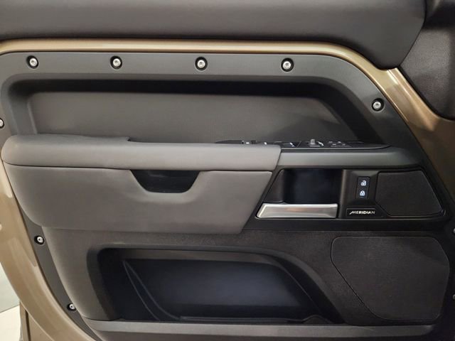 Used 2025 Land Rover Defender 110 S image 24