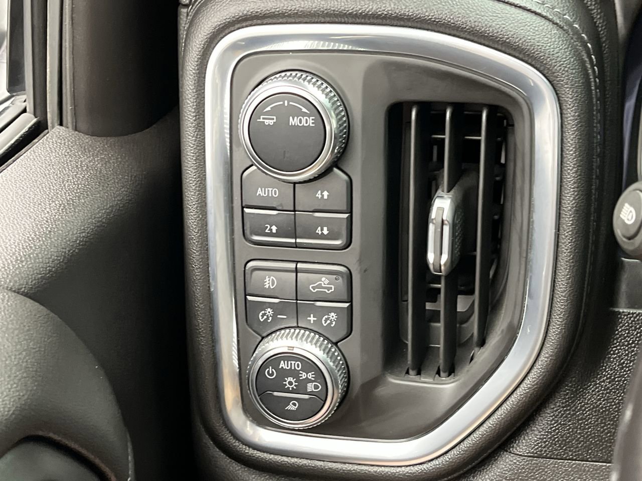 Certified 2021 GMC Sierra 1500 Denali w/ Driver Alert Package II AWD/4WD image 18