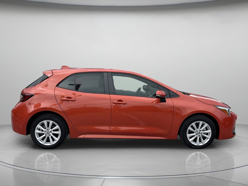 Used 2023 Toyota Corolla SE w/ SE Premium Package FWD image 2