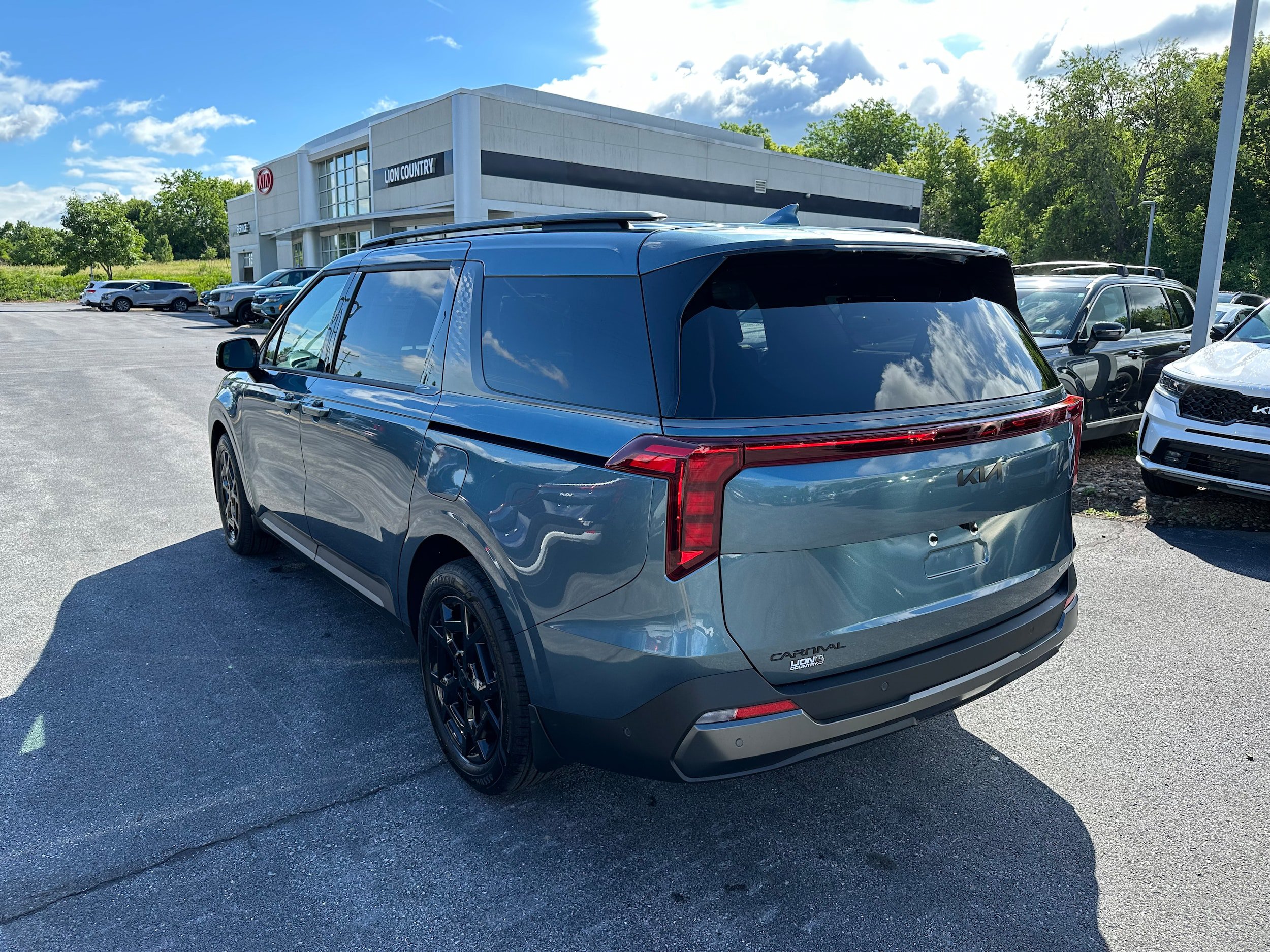 New 2026 Kia Carnival SX FWD image 7