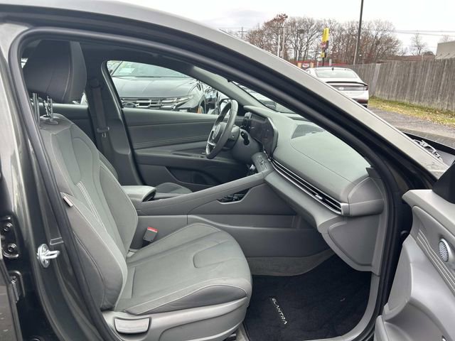 Used 2024 Hyundai Elantra SEL w/ Convenience Package image 15