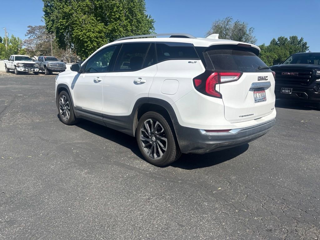 Used 2022 GMC Terrain SLT w/ Infotainment Package II AWD/4WD image 3