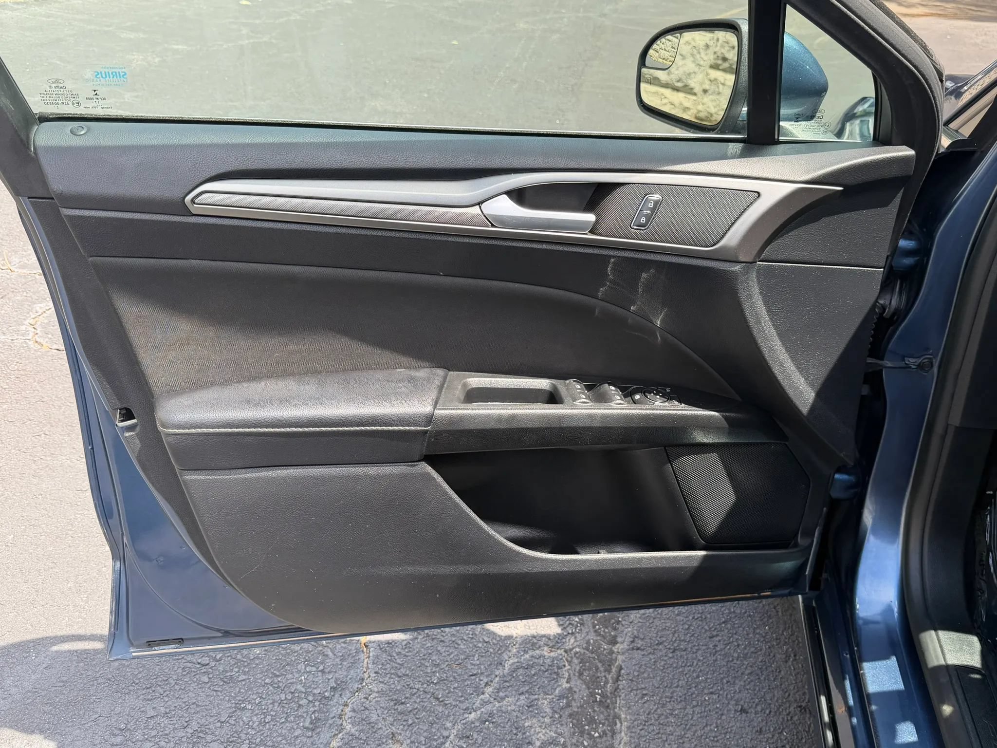 Used 2018 Ford Fusion SE w/ Fusion SE Technology Package FWD image 28