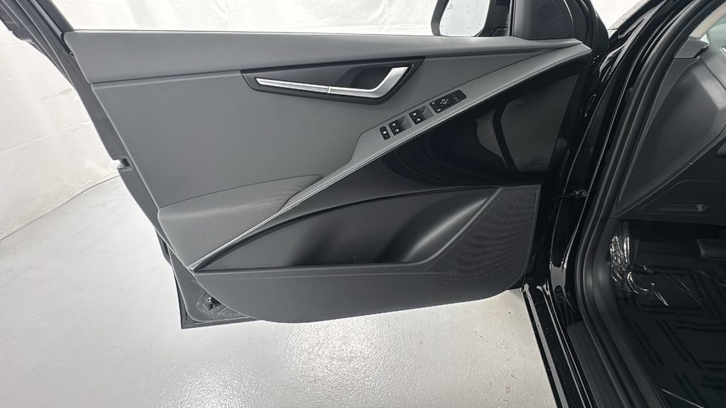 New 2025 Kia Niro EX image 18