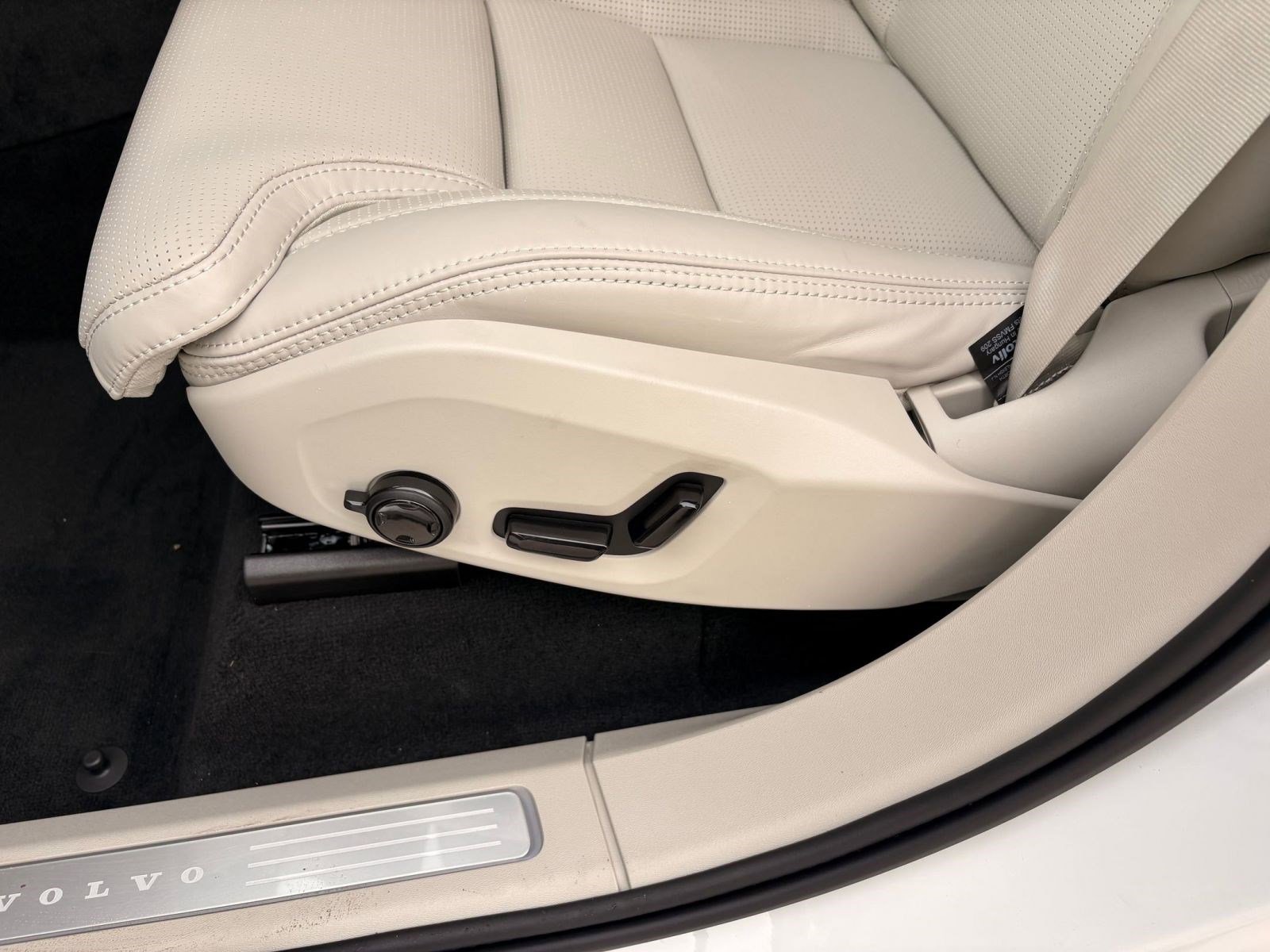 New 2026 Volvo XC90 T8 Ultra image 14