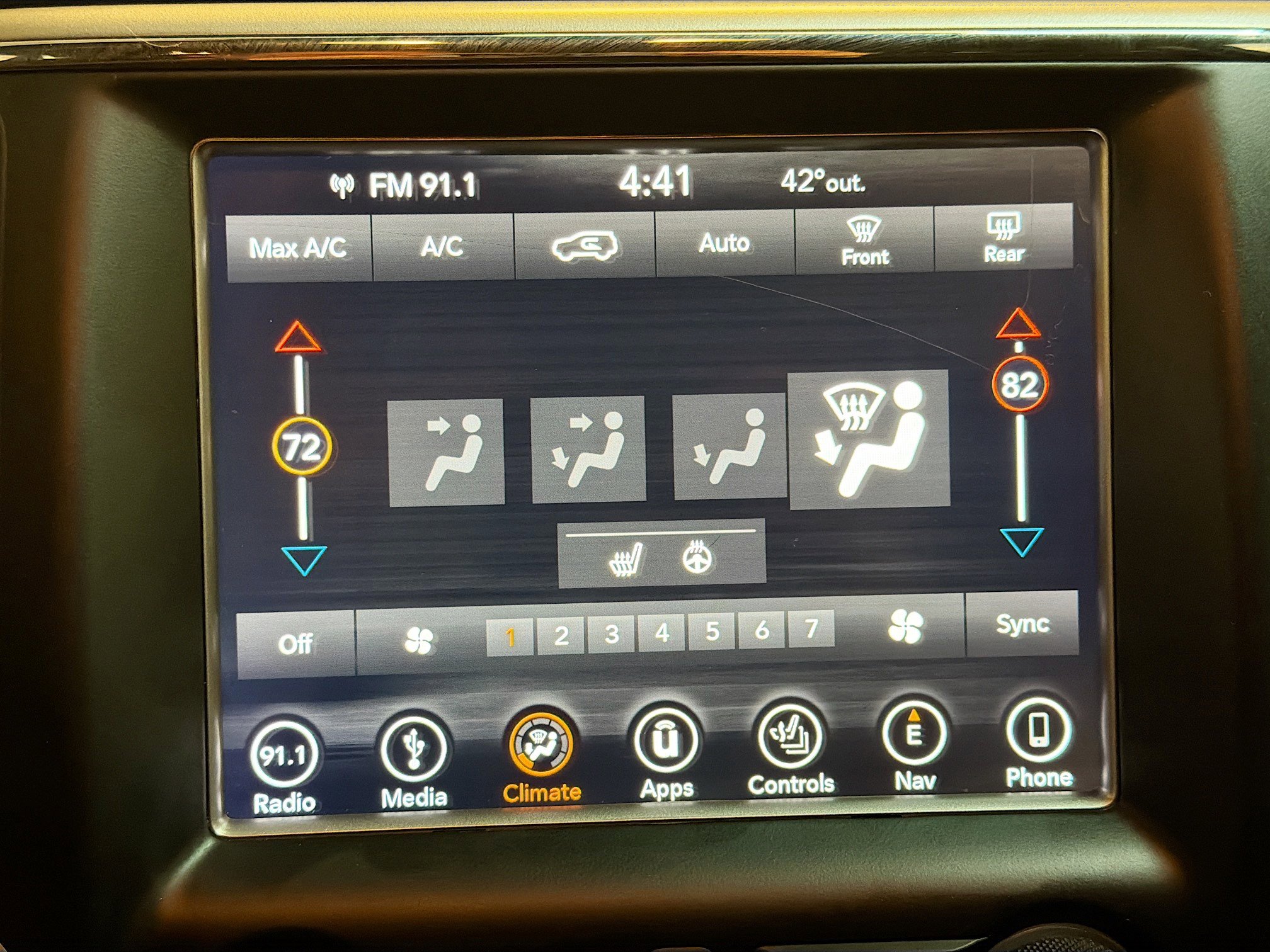 Used 2018 Jeep Grand Cherokee Altitude image 23