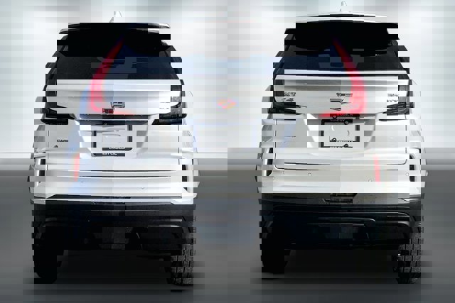 Used 2024 Cadillac XT4 Luxury w/ Trailering Package image 3