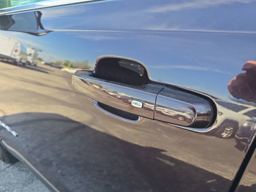 Used 2020 GMC Acadia SLE w/ Driver Convenience Package image 13