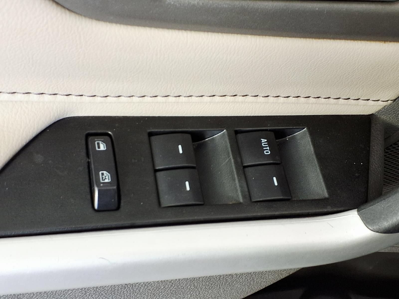 Used 2013 Ford Edge SEL FWD image 25
