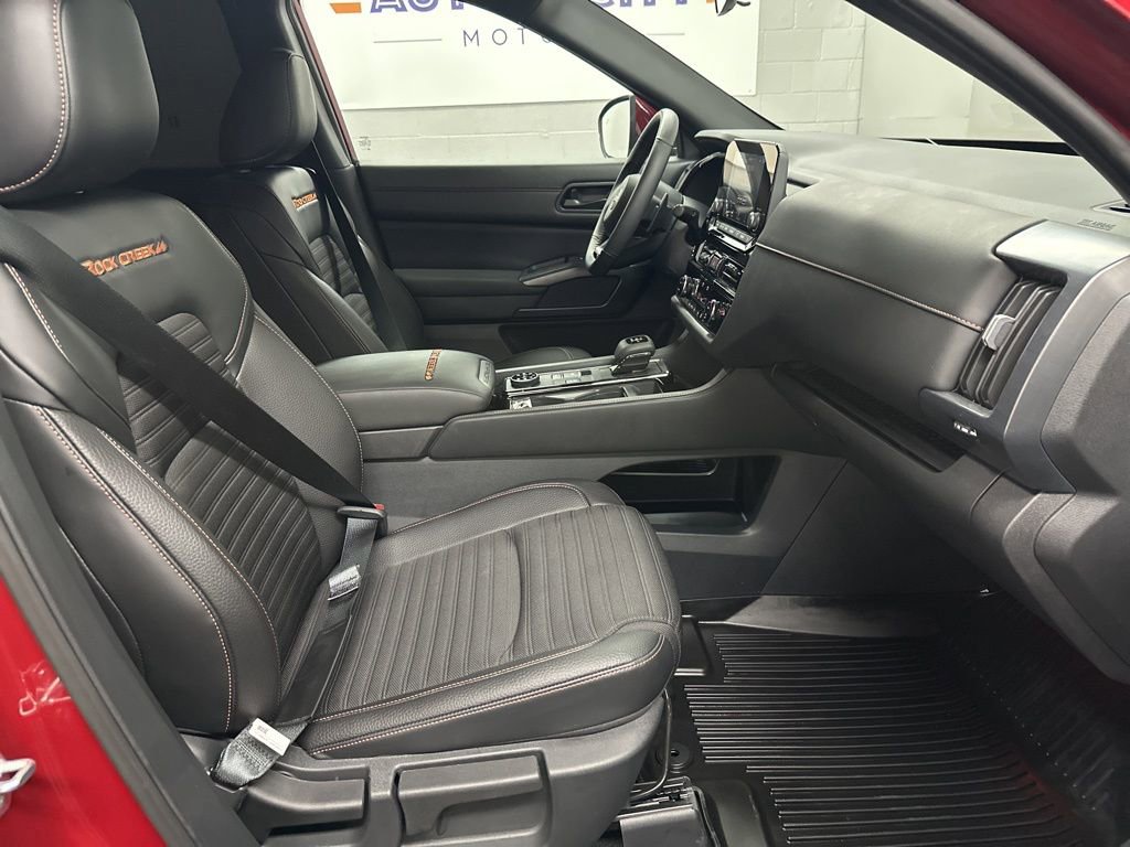 Used 2025 Nissan Pathfinder Rock Creek image 19