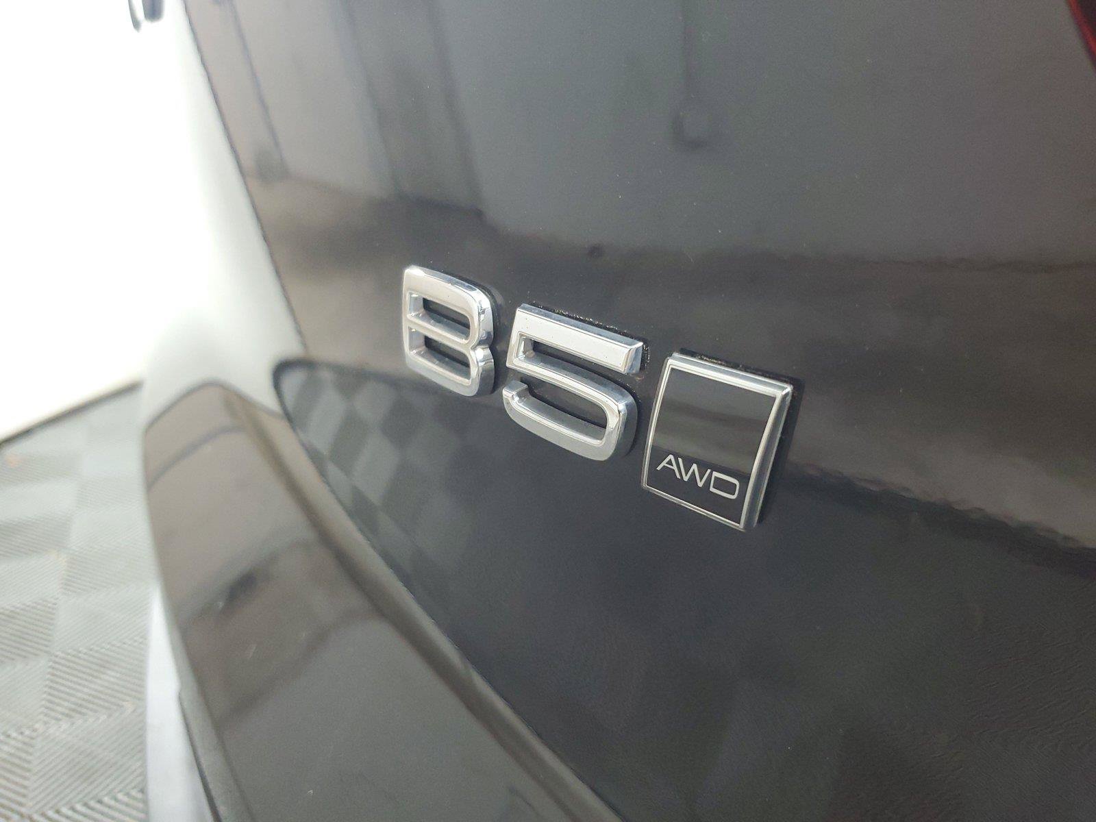 Certified 2024 Volvo XC40 B5 Plus w/ Protection Package Premier AWD/4WD image 7