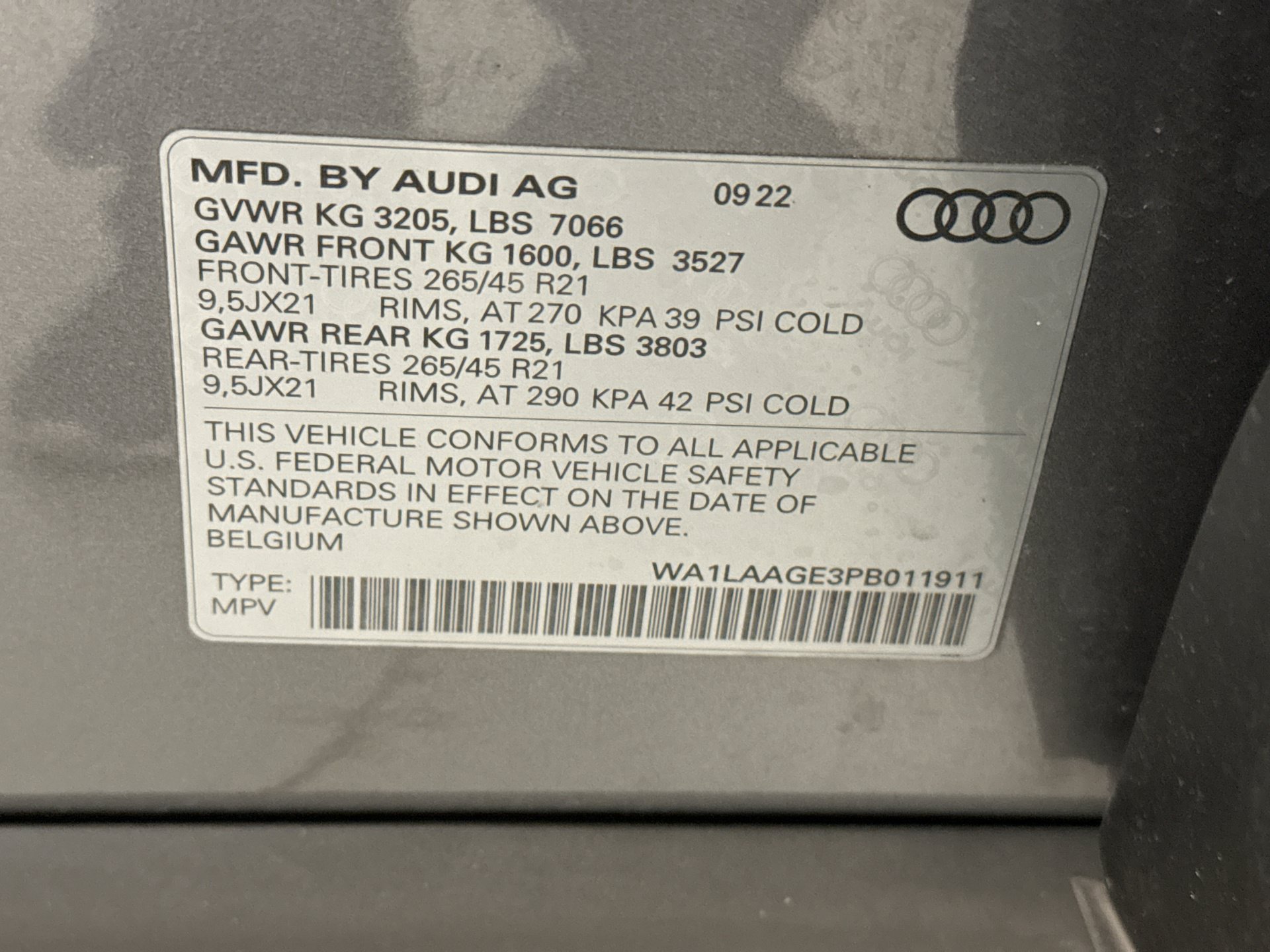 Used 2023 Audi e-tron Premium Plus w/ Premium Plus Package AWD/4WD image 11