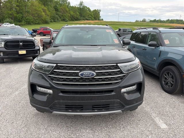 Used 2024 Ford Explorer XLT w/ Equipment Group 202A AWD/4WD image 3