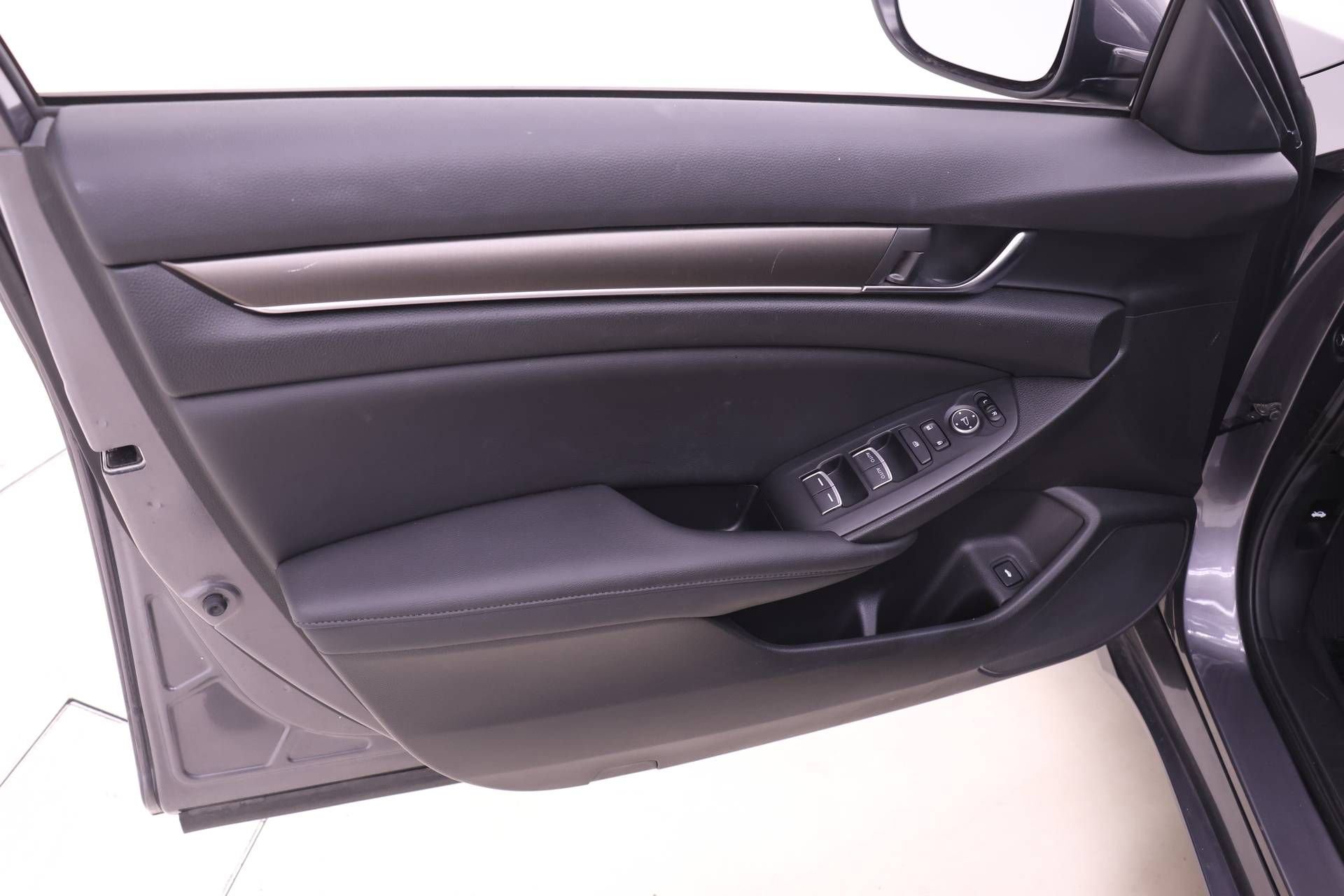 Used 2019 Honda Accord LX image 9