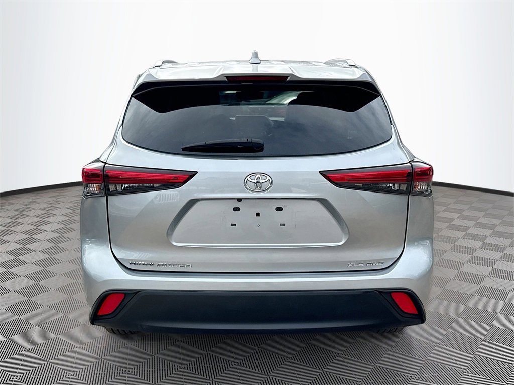 Used 2022 Toyota Highlander XLE image 7
