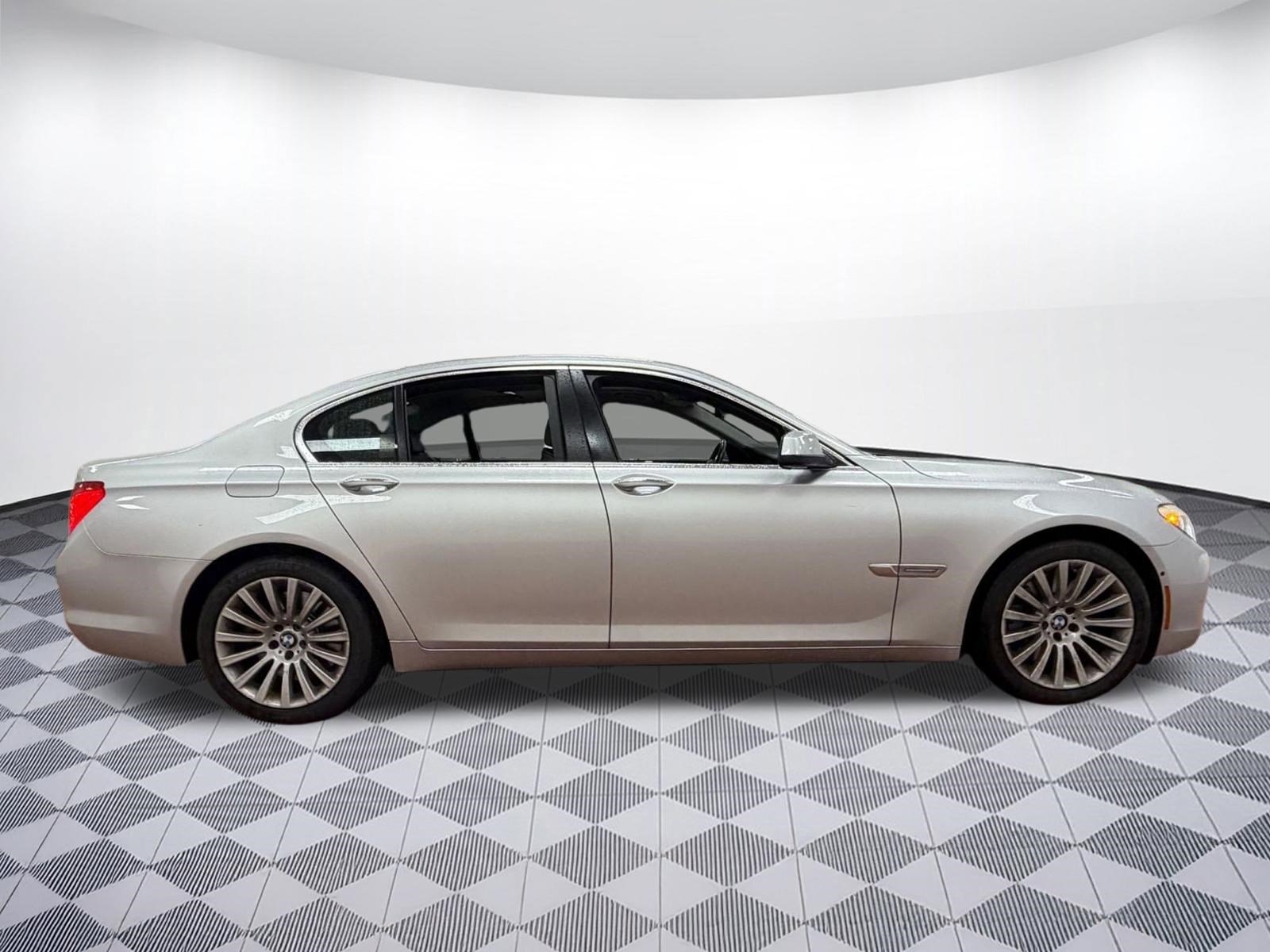 Used 2012 BMW 750i image 6