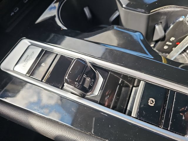 Used 2024 Volkswagen Atlas SEL Premium R-Line AWD/4WD image 17