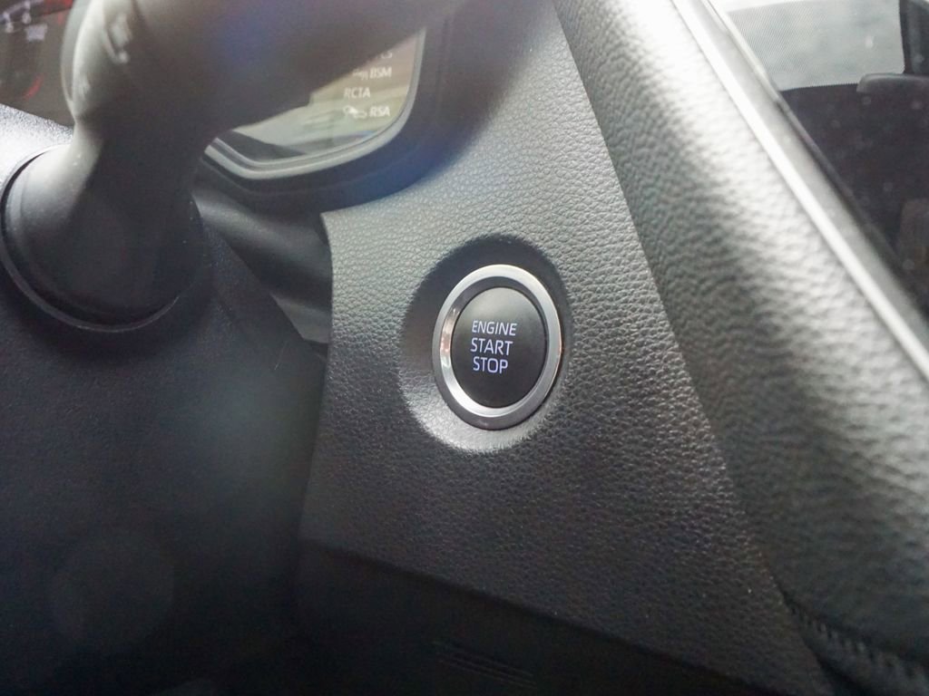 Used 2022 Toyota Corolla SE w/ SE Premium Package image 21