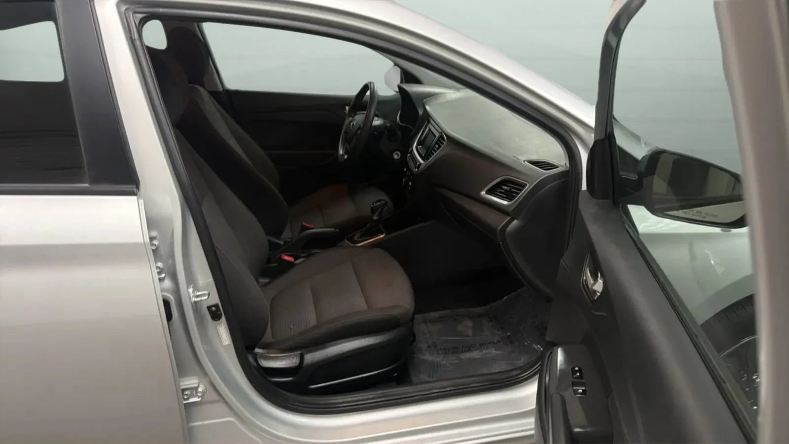 Used 2020 Hyundai Accent SE w/ Cargo Package FWD image 21