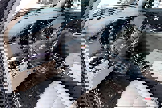 Used 2023 Cadillac XT4 Luxury w/ Cold Weather Package image 14