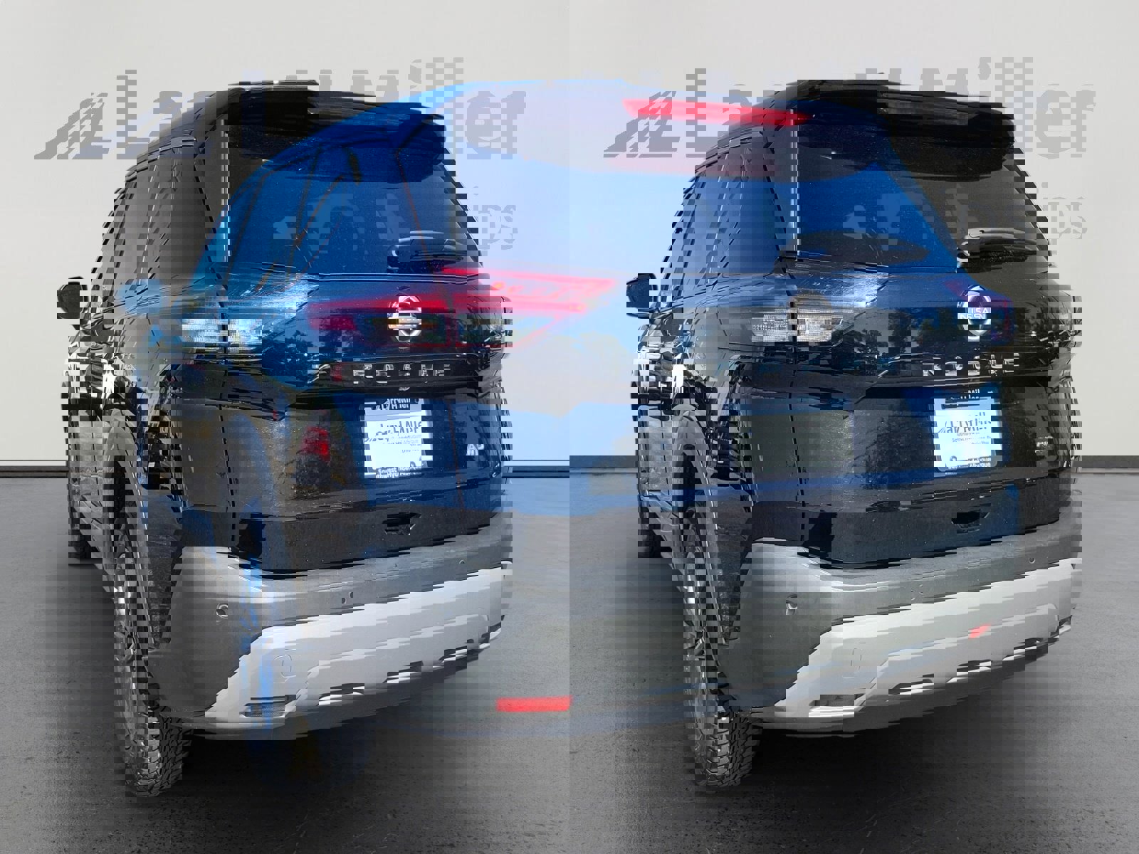 Used 2023 Nissan Rogue S image 4