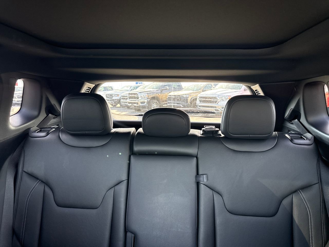 Used 2025 Jeep Compass Limited w/ Sun & Sound Group image 23